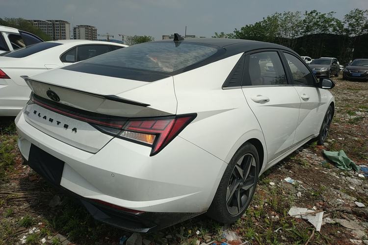 Used Hyundai Elantra 2021 1.5L CVT LUX Prestige Edition Rear Right 45 Deg