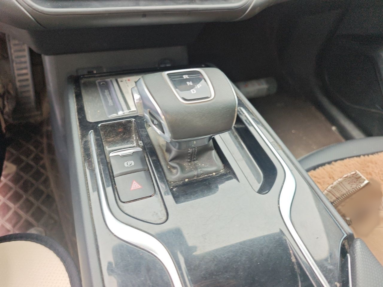 Hongqi E-QM5 2023 Revised Version Basic Travel Edition — снимка 13
