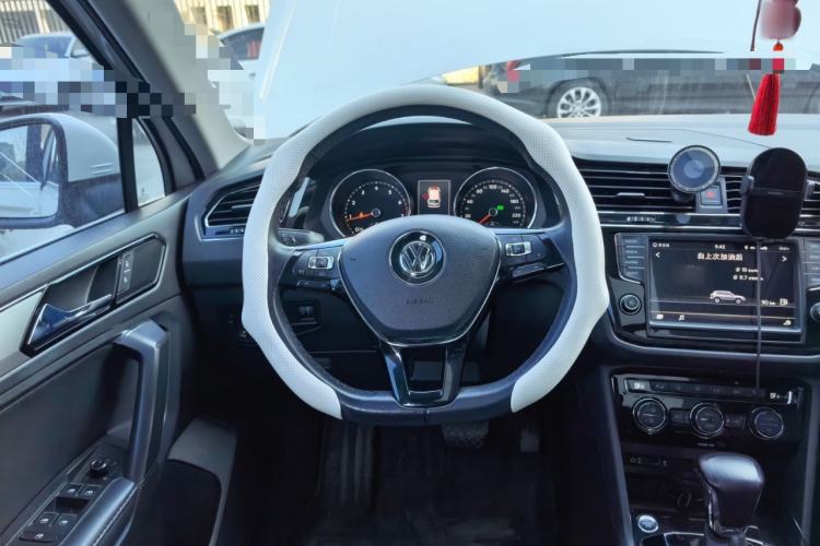 Used Volkswagen Tiguan L 2017 330TSI Automatic Two-Wheel Drive Luxury Edition Steering Wheel