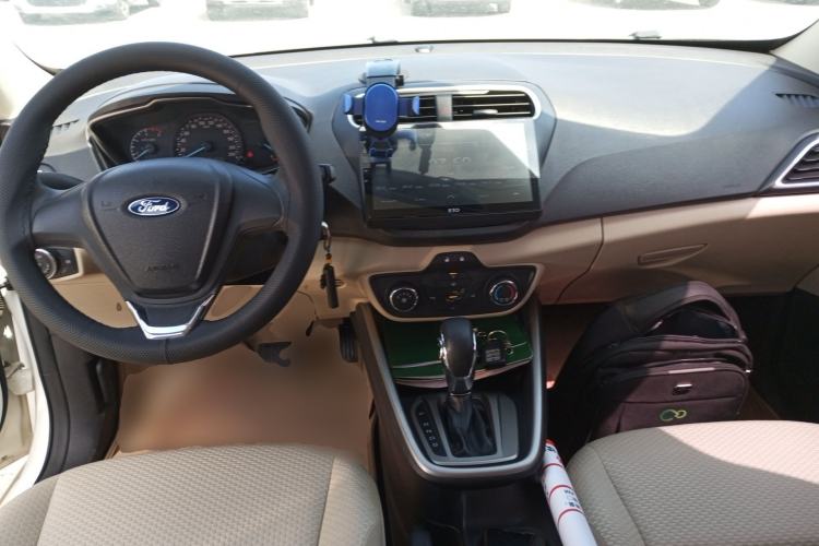 Used Ford Escort 2015 1.5L Automatic Comfort Edition Center Console