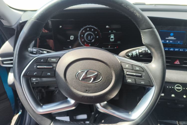 Used Hyundai Elantra 2021 1.5L CVT LUX Prestige Edition Steering Wheel