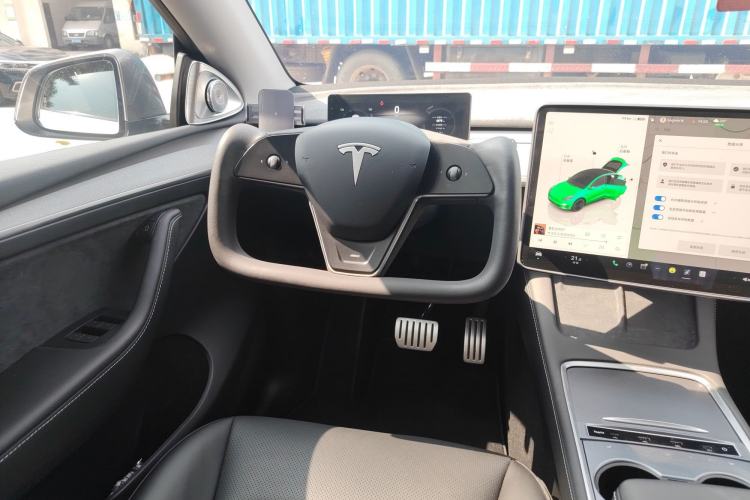 Used Tesla Model Y 2023 High-Performance All-Wheel-Drive Version
