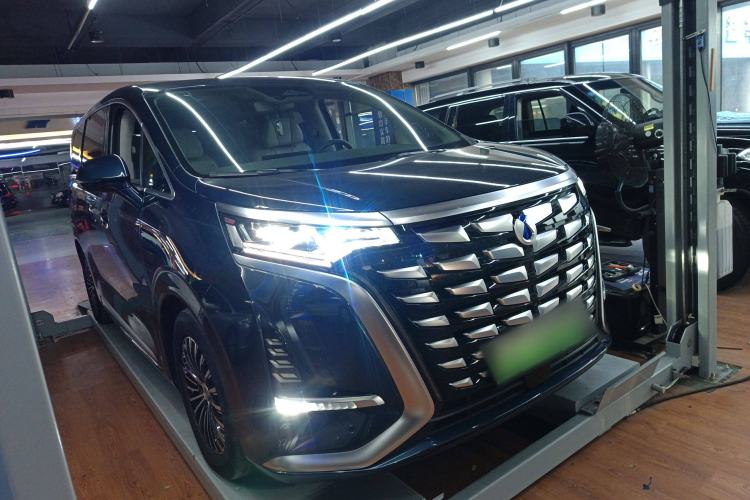 Used Denza D9 2022 DM-i 1040 Prestige Model
