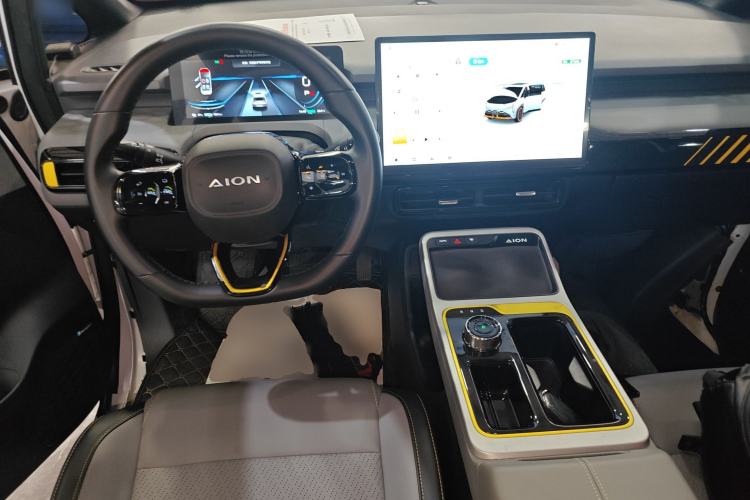 Used AION Y 2021 70 Intelligent Dynamic Edition Center Console