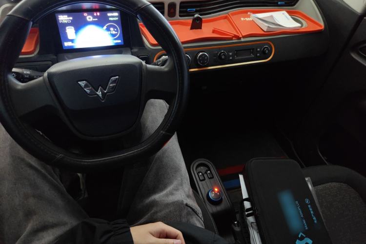 Used Wuling Hongguang MINIEV 2021 Macaron Fashion Edition Lithium-Ion Battery Center Console