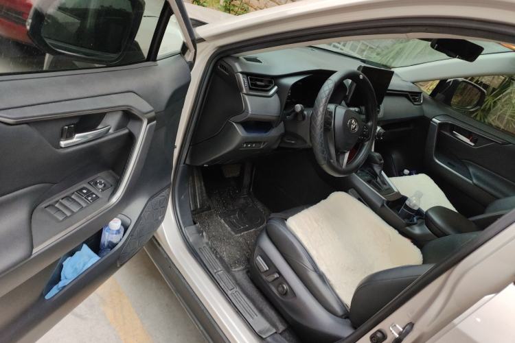 Used Toyota Wildlander 2020 2.0L CVT Two-Wheel Drive Tech Edition Driver Seat