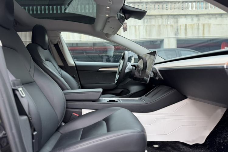 Used Tesla Model 3 2022 Rear-Wheel-Drive Version Right Front Seat