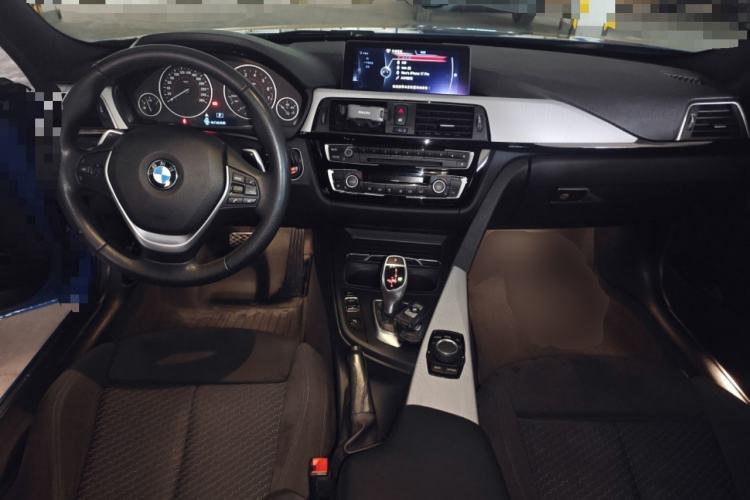 Used BMW 3 Series 2017 320i M Sport Center Console