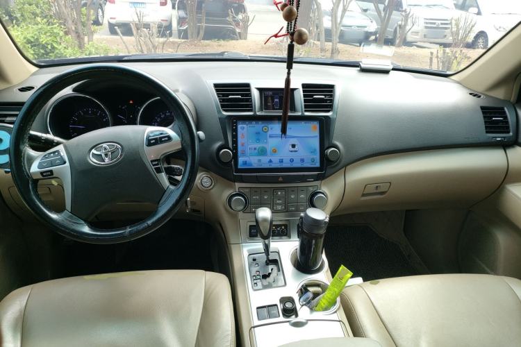 Used Toyota Highlander 2012 2.7L Two-Wheel Drive 7-Seater Luxury Edition Center Console