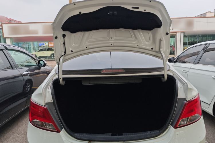 Used Hyundai Verna (older generation) 2014 1.4L Manual Smart GLS Trim Trunk