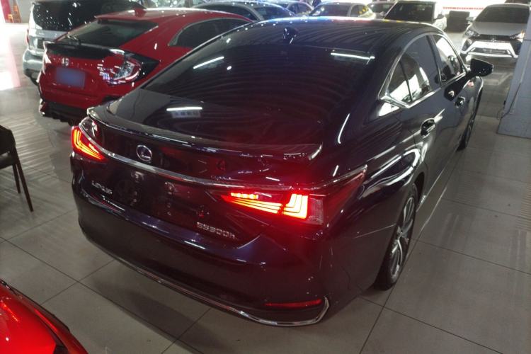 Used Lexus ES 2018 300h Premier Edition China VI Standard
