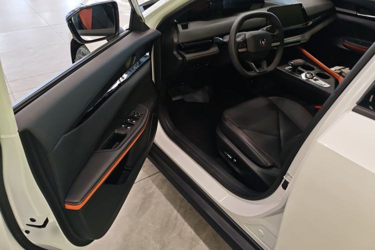 Used Changan UNI-V iDD 2023 ZhiDian iDD 1.5T 113km Smart & Fun Version
