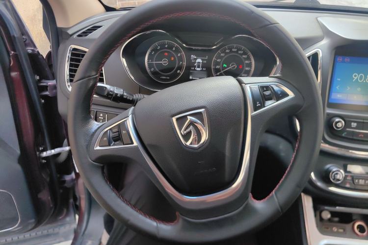 Used Baojun 560 2015 1.8L manual luxury version
