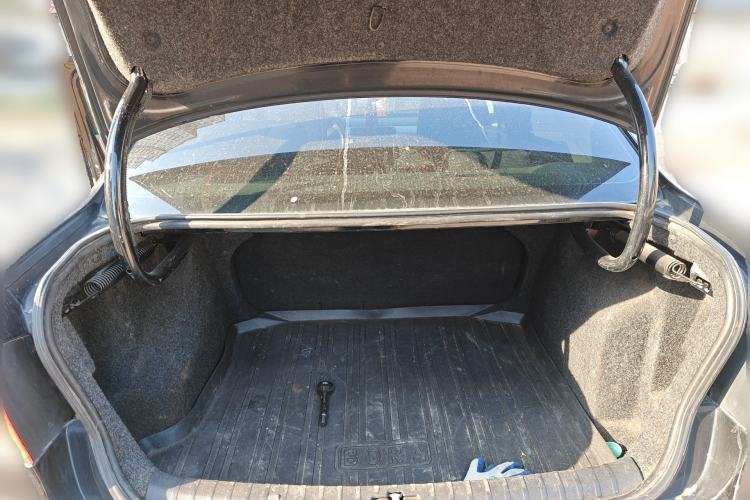 Used Volkswagen Bora 2012 1.6L Manual Fashion Edition Trunk