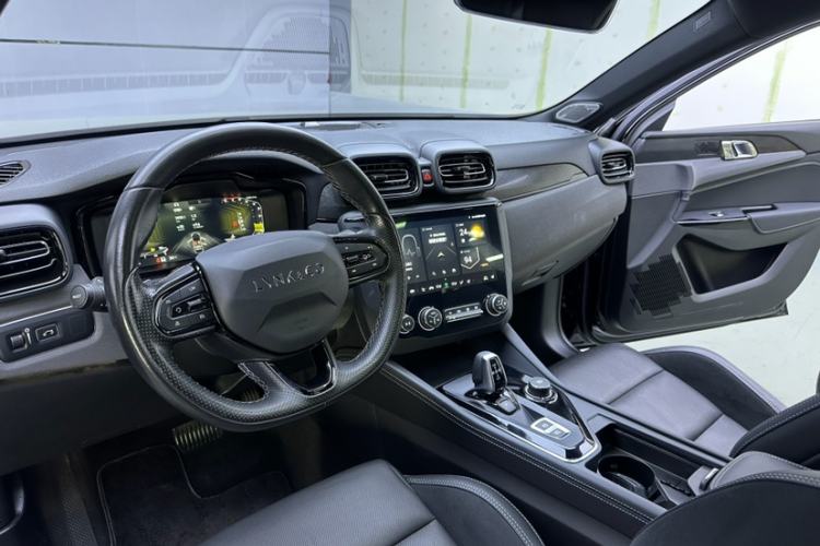 Used Lynk & Co 03 2022 1.5TD DCT JingPro Interior 3