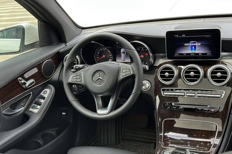 Used Mercedes-Benz GLC 2018 Facelift GLC 260 4MATIC Luxury Edition
