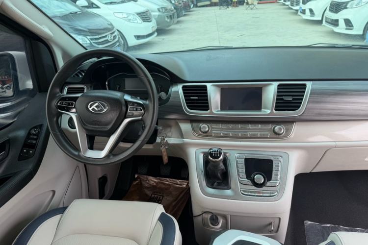 Used SAIC MAXUS G10 2021 2.0T Manual Elite Edition Diesel 7-Seater Interior 1