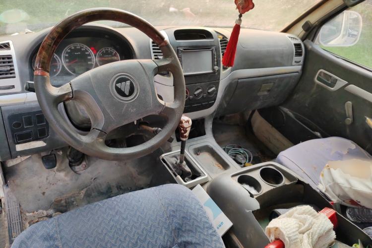 Used Foton Scenic 2011 2.0L Express Classic Long-Wheelbase Version 486EQV4 Center Console