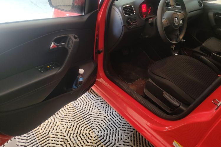 Used Volkswagen Polo 2013 1.4L Automatic Comfort Edition Driver Seat