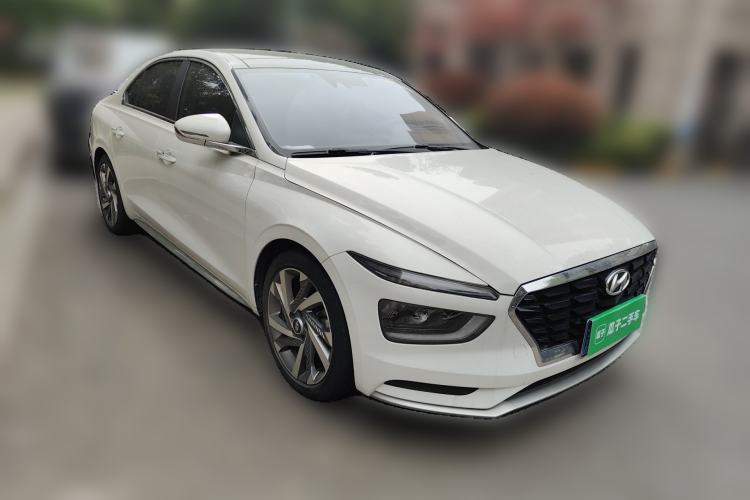 Used Hyundai Mistra 2021 1.8L CVT LUX Premium Edition Front Right 45 Deg