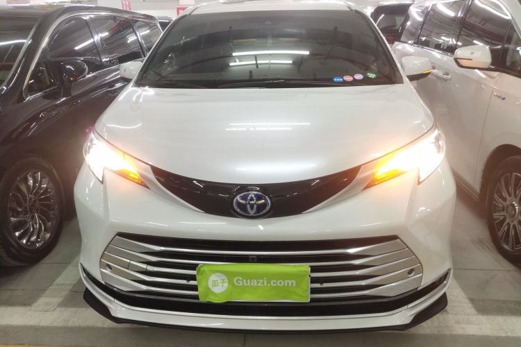 Used Toyota Sienna 2023 2.5L Hybrid Platinum Edition