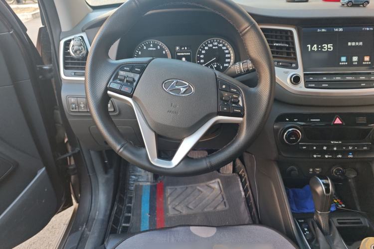 Used Hyundai Tucson 2015 1.6T Dual-Clutch Two-Wheel-Drive Smart Model Steering Wheel