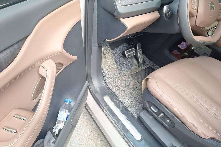 Used Nio ES8 2023 75 kWh Driver Seat