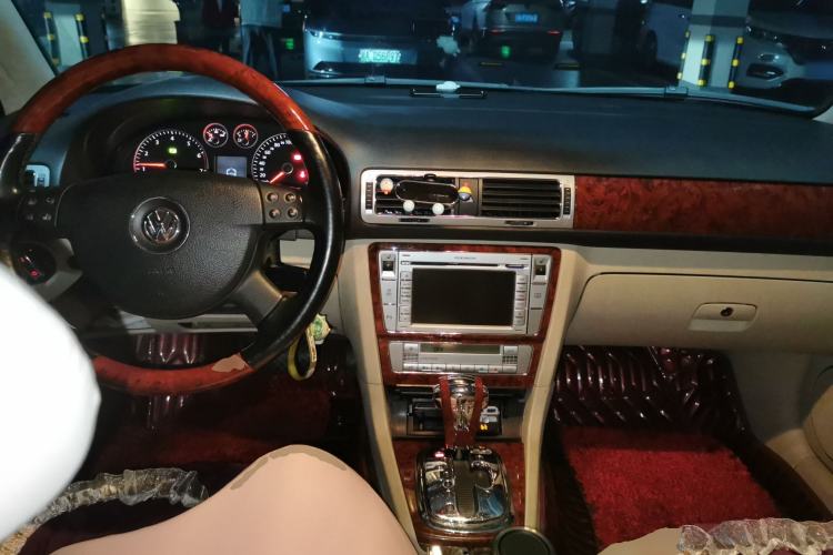 Used Volkswagen Passat 2009 1.8T Automatic Prestige Model Center Console