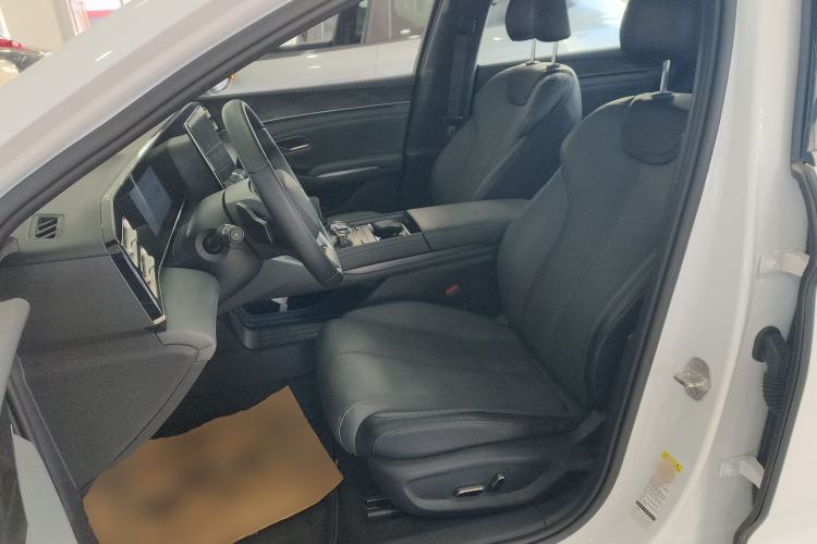 Used BYD Qin L 2025 DM-i Smart Drive 120KM Superior Model Left Front Seat