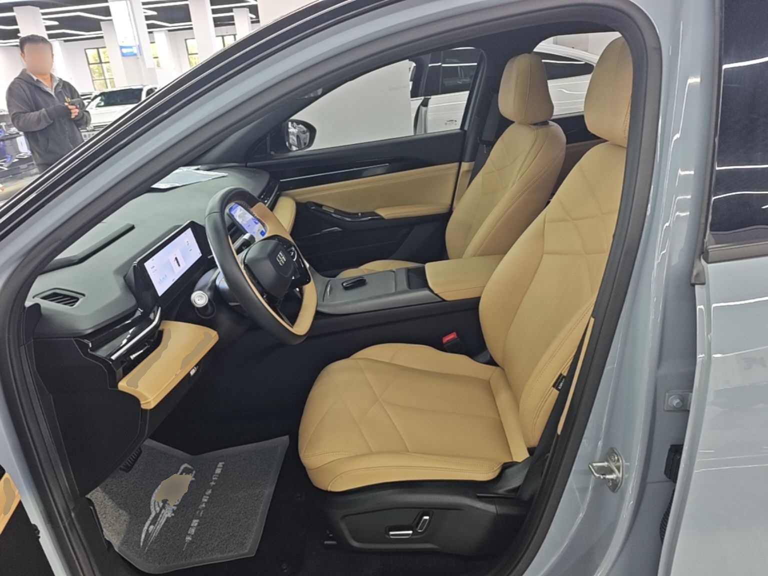 Geely Galaxy L6 2023 125km PLUS — снимка 17