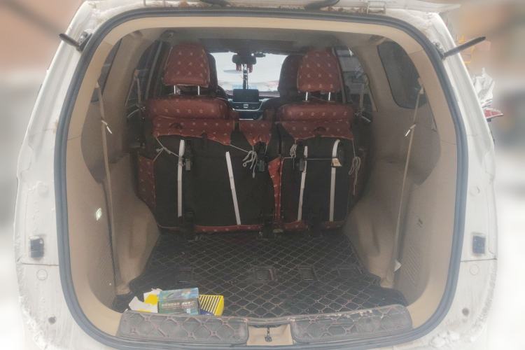 Used Baojun 730 2017 1.5T Manual Prestige Version 7 Seats Trunk