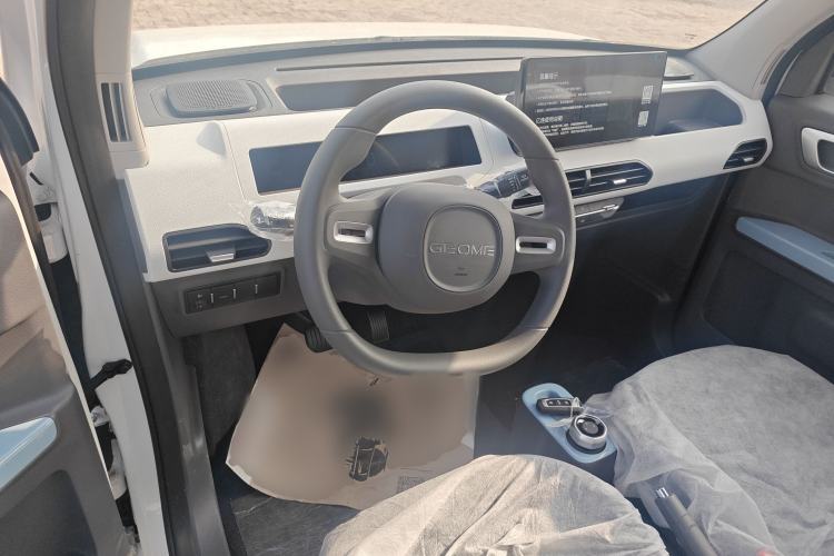 Used Geely Galaxy Panda 2024 Panda Mini 200km Endurance Bear Steering Wheel