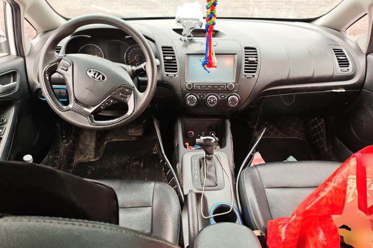 Used Kia K3 2015 1.6L Automatic GL Center Console