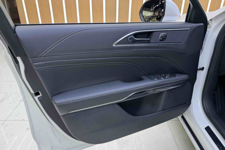 Used Ford Taurus 2017 EcoBoost 245 Fashion Edition Interior 9