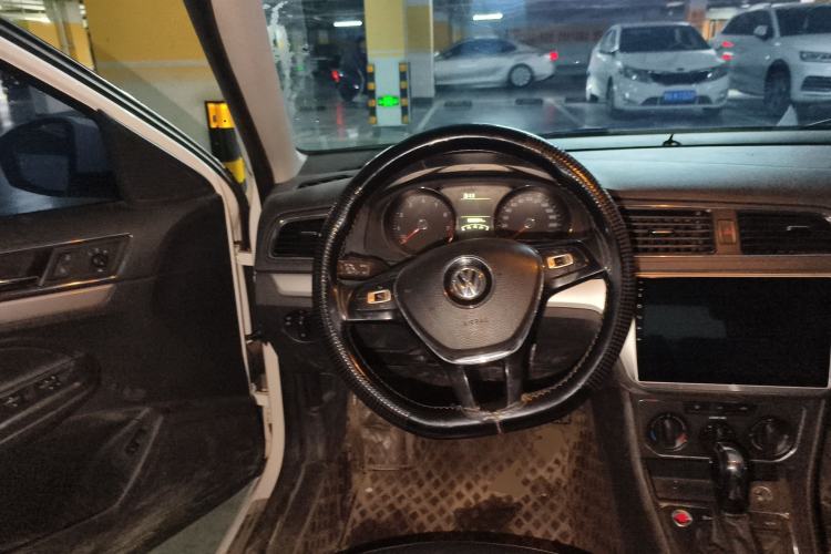 Used Volkswagen Lavida 2017 1.6L Automatic Comfort Edition Steering Wheel