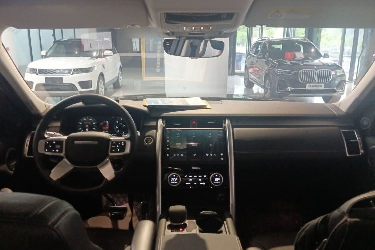 Used Land Rover Discovery 2021 360 PS R-Dynamic SE Center Console