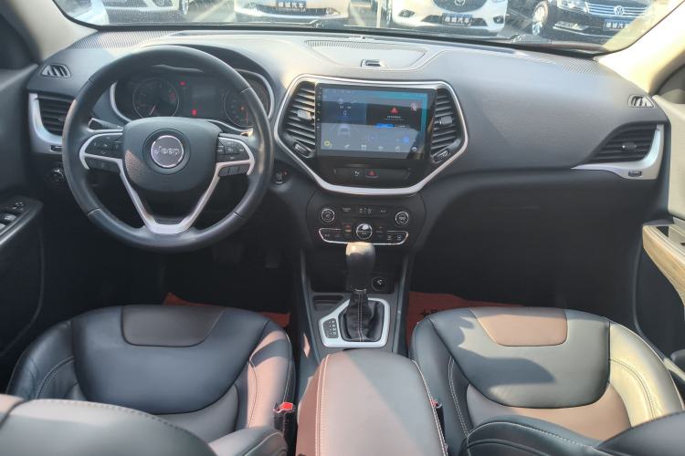 Used Jeep Cherokee 2016 2.4L Leading Edition
