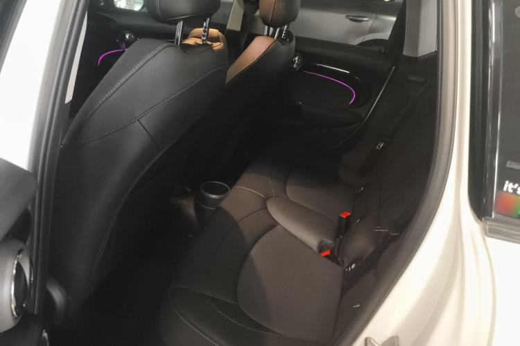 Used MINI 2023 Updated 1.5T COOPER Artist Five-Door Edition Left Rear Seat