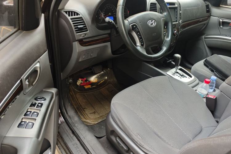 Used Hyundai Santa Fe Classic 2011 2.4 Comfort Edition 7-Seater Two-Wheel Drive