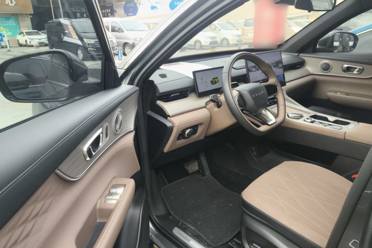 Used Chery Tiggo 8 PLUS 2025 290TGDI DCT Prestige 5-Seater Driver Seat