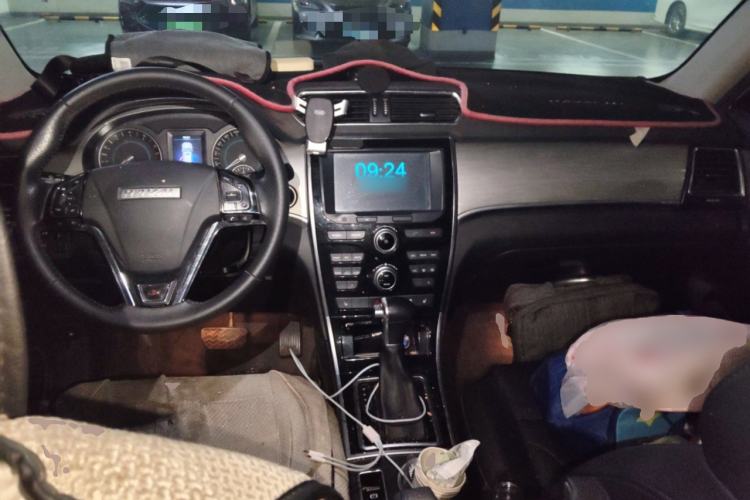 Used Haval H2 2017 Red-Label 1.5T Automatic Two-Wheel Drive Luxury Model Center Console