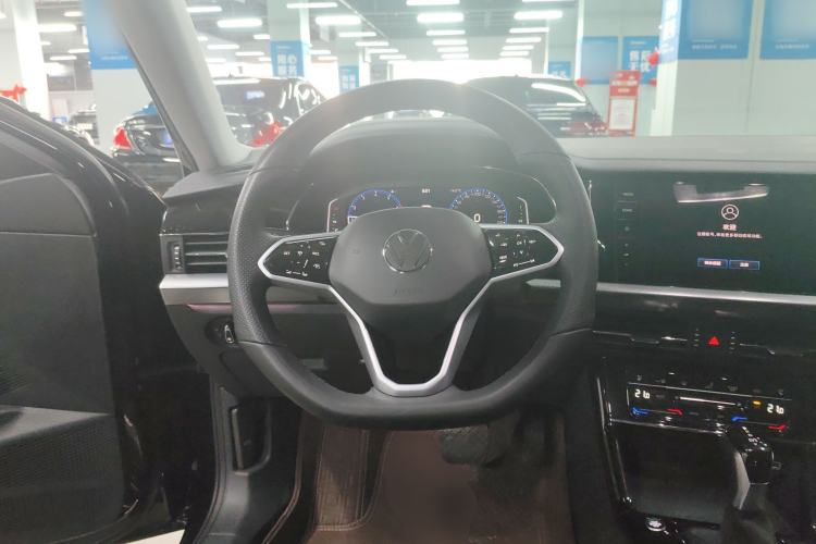 Used Volkswagen Passat 2023 Facelift 330TSI Luxury Edition Steering Wheel