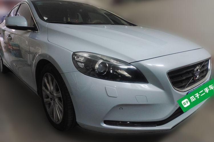Used Volvo V40 2014 2.0T Zhiya Edition Front Right 45 Deg