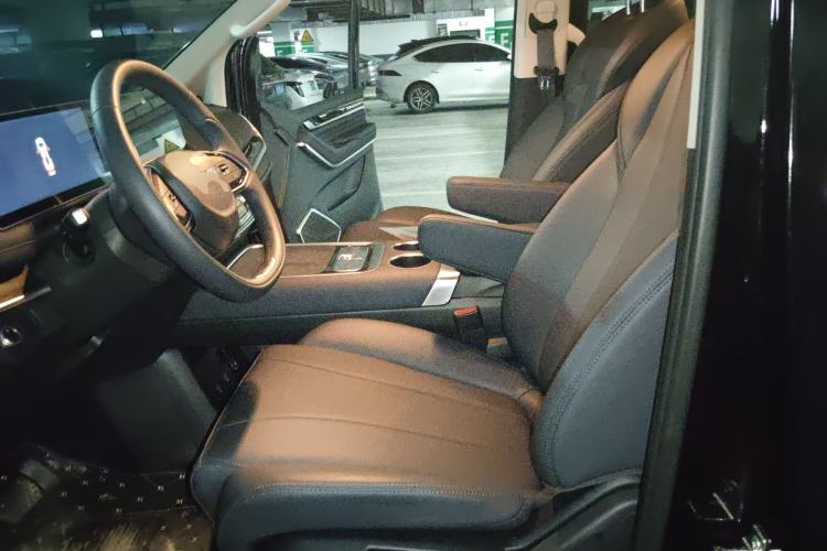 Used SAIC MAXUS G10 2025 Facelifted MAX 2.0T Automatic Executive Version Gasoline 7 Seats Left Front Seat