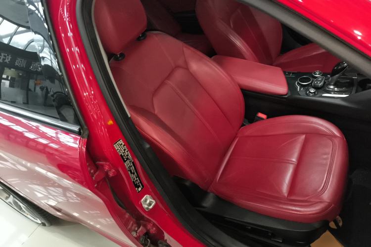 Used Alfa Romeo Giulia 2017 2.0T 200HP Luxury Edition