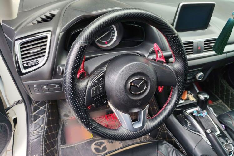 Used Mazda 3 Axela 2014 Sedan 1.5L Automatic Luxury Model