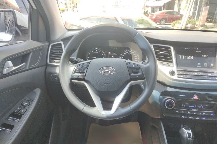 Used Hyundai Tucson 2015 1.6T Dual-Clutch Two-Wheel-Drive Smart Model Steering Wheel