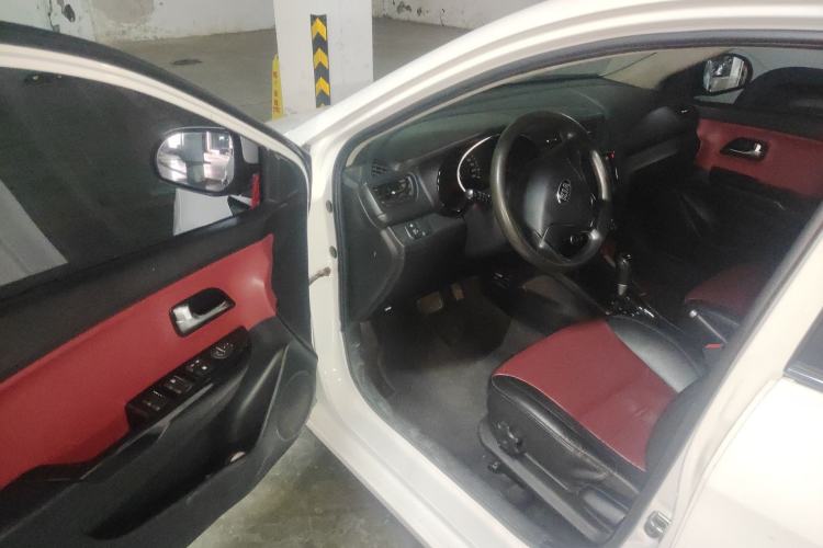 Used Kia K2 2015 Hatchback 1.4L AT GLS Cool Edition Driver Seat