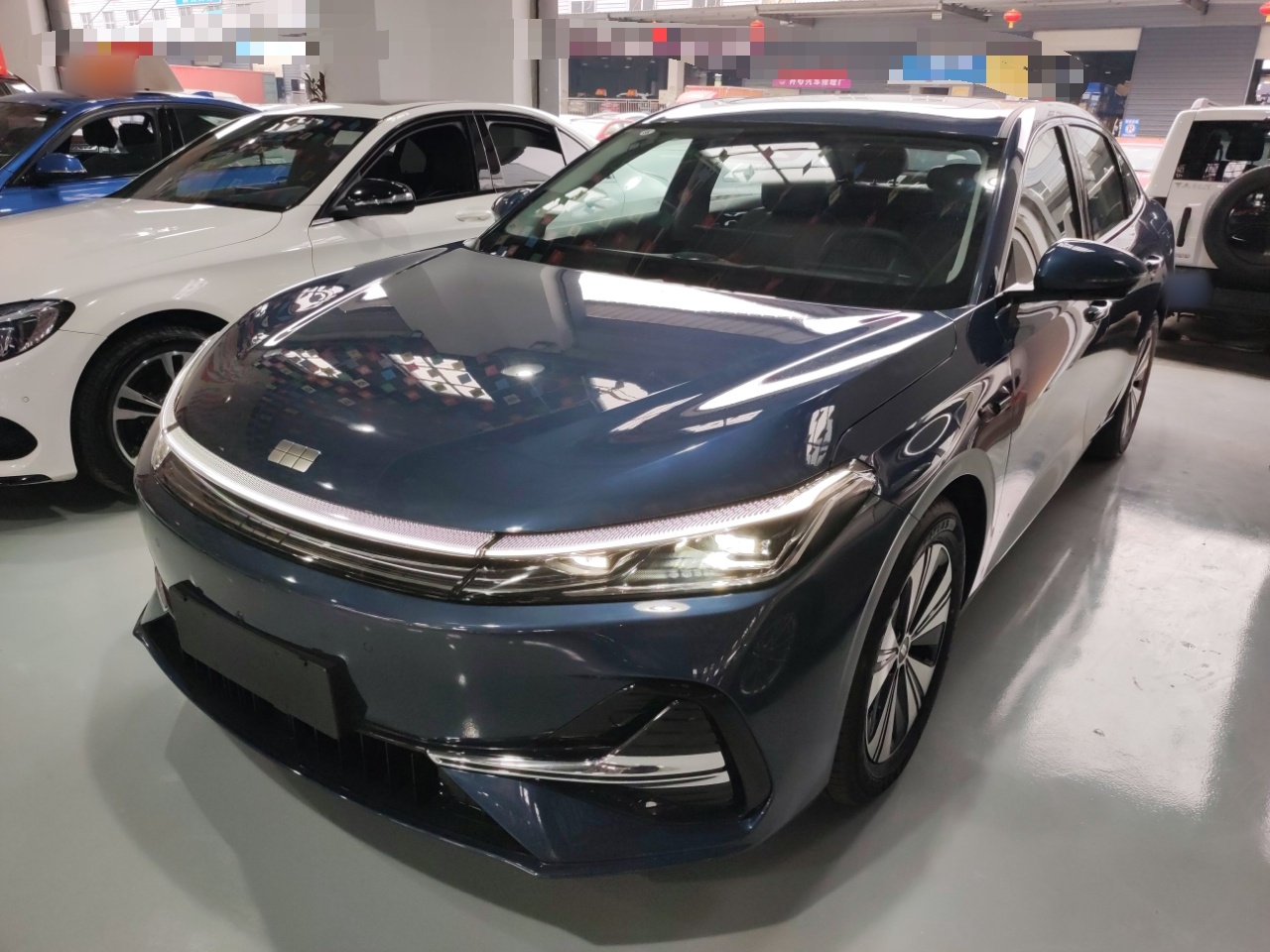 Под передней частью автомобиля