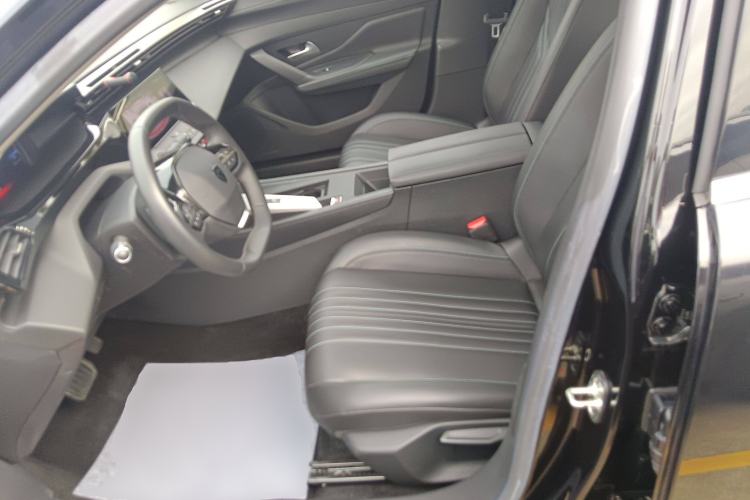 Used Peugeot 408X 2023 Active Version
